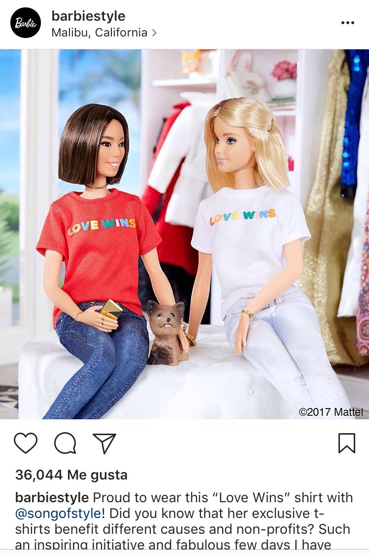 SeducemeMujer's tweet photo. Barbie sacará una pareja de mujeres. 🏳️‍🌈 #LoveWins 😍 https://t.co/KVVidM1KqN