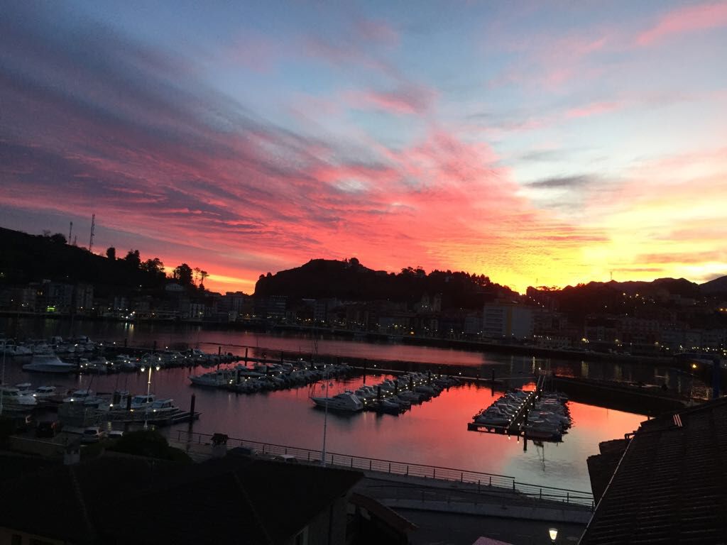 HotelAsturcon's tweet photo. Amanecer en #ribadesella #hotelasturcon https://t.co/vhoogFm8Zc