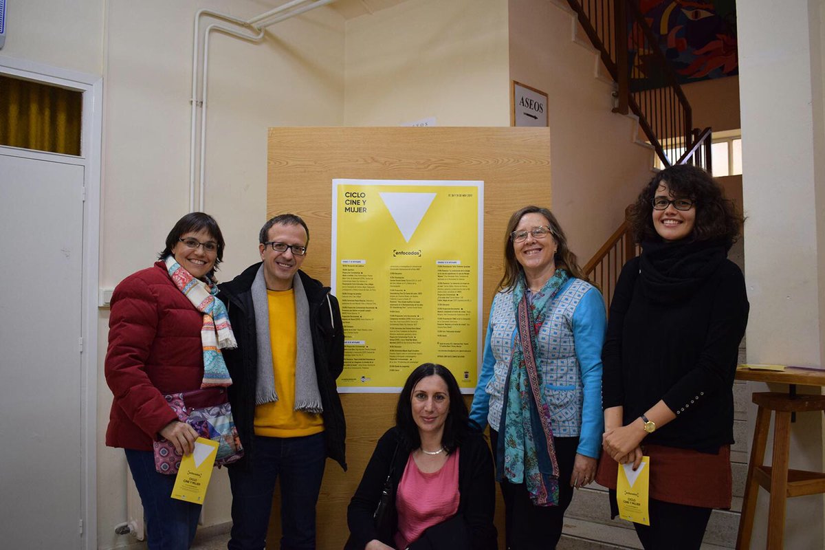 EnfocadasY's tweet photo. Imágenes #CicloCineMujer #ENFOCADAS.  Reflexiones sobre la #mujerempresaria años 20,  #techodecristal o  el caso de Wonder Woman, #cortometrajes #directoras #cine @besafilms @alpiedelcorto @elisahdez @AytoYecla https://t.co/1tR5PZgUbg