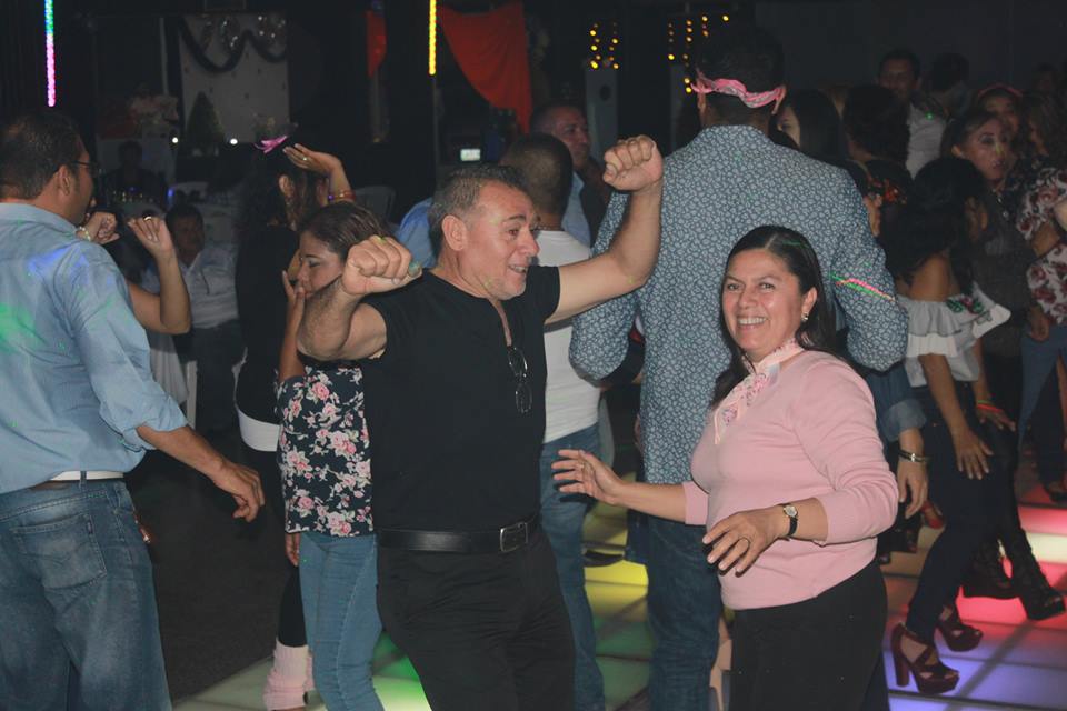 PRTransformando's tweet photo. Así se vivió📷 nuestra #RetroDisco, la noche del sabado en la Cueva del Club de Leones. ¡Gracias por ayudarnos a ayudar! https://t.co/OVeUGQAfVY