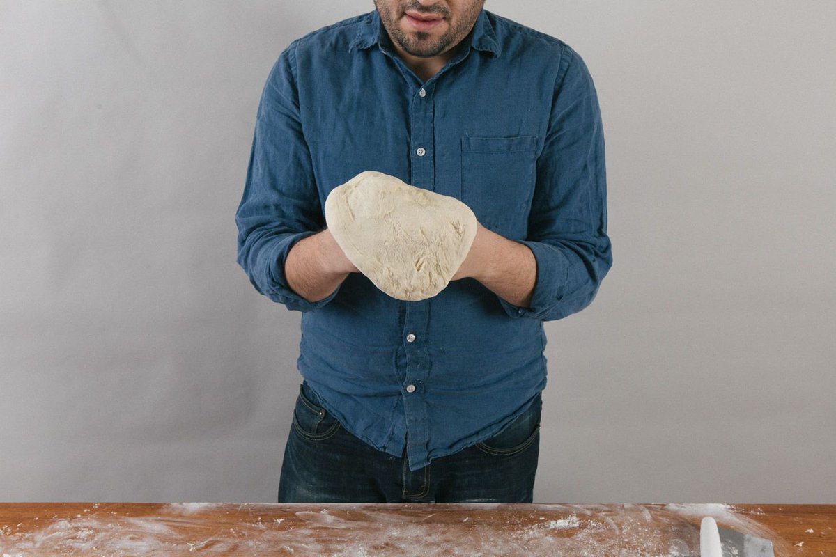 thepizzabook's tweet photo. Wanna see him throw the dough in the air, spin around, catch it, and then sing a song? Me too! Unfortunately that's not available but THE PIZZA BOOK IS! For 25% OFF! Code THANKS4PIZZA https://t.co/quL7anHiFB https://t.co/dHUqvhWuA6