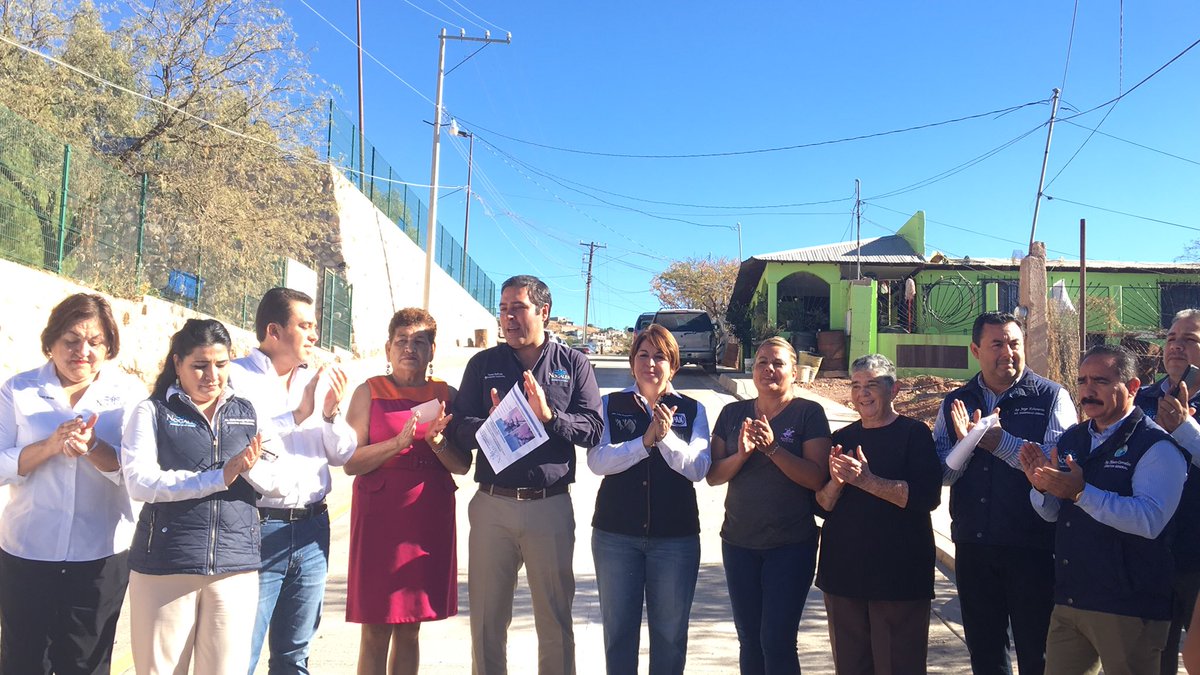 LETICIAAMPARANO's tweet photo. En el corte del listón de la Calle Huatabampo en la Col. Pueblo Nuevo.
Gestión que hicimos por más de $1,400,000 pesos.
Ahora si que les podemos decir a los vecinos #CompromisoCumplido https://t.co/ksSADLywSb