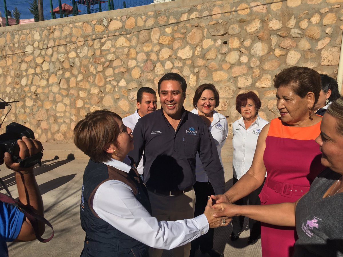 LETICIAAMPARANO's tweet photo. En el corte del listón de la Calle Huatabampo en la Col. Pueblo Nuevo.
Gestión que hicimos por más de $1,400,000 pesos.
Ahora si que les podemos decir a los vecinos #CompromisoCumplido https://t.co/ksSADLywSb