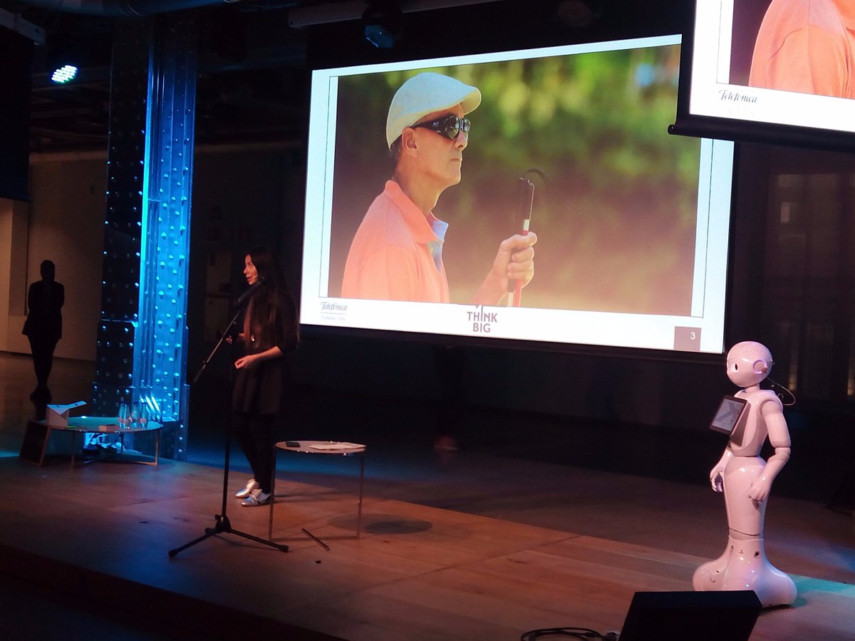 42MadridFTef's tweet photo. #BrailleWriter es otro de los 9 proyectos ganadores. Es una app que mejora la calidad de vida de las personas invidentes o con agudeza visual baja #DemoDayTB https://t.co/xLHXDOR37f https://t.co/alPVdVs7Xa