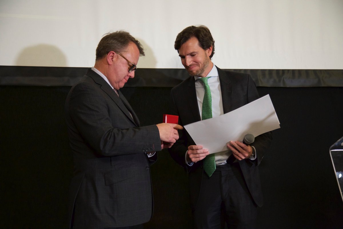 IndustrieFrance's tweet photo. Comité #Transport #CHAPTAL2017 Léonard Forestier, fils de Jean Claude Forestier et neveu de Yves Forestier vient recevoir le Prix pour @PetitForestier des mains de @JeanClaudeScoupe #Transmettre #Conserver #EntrepriseFamille #Panache @oliviermousson #HotelIndustrie https://t.co/KiGKS0Q9ZD