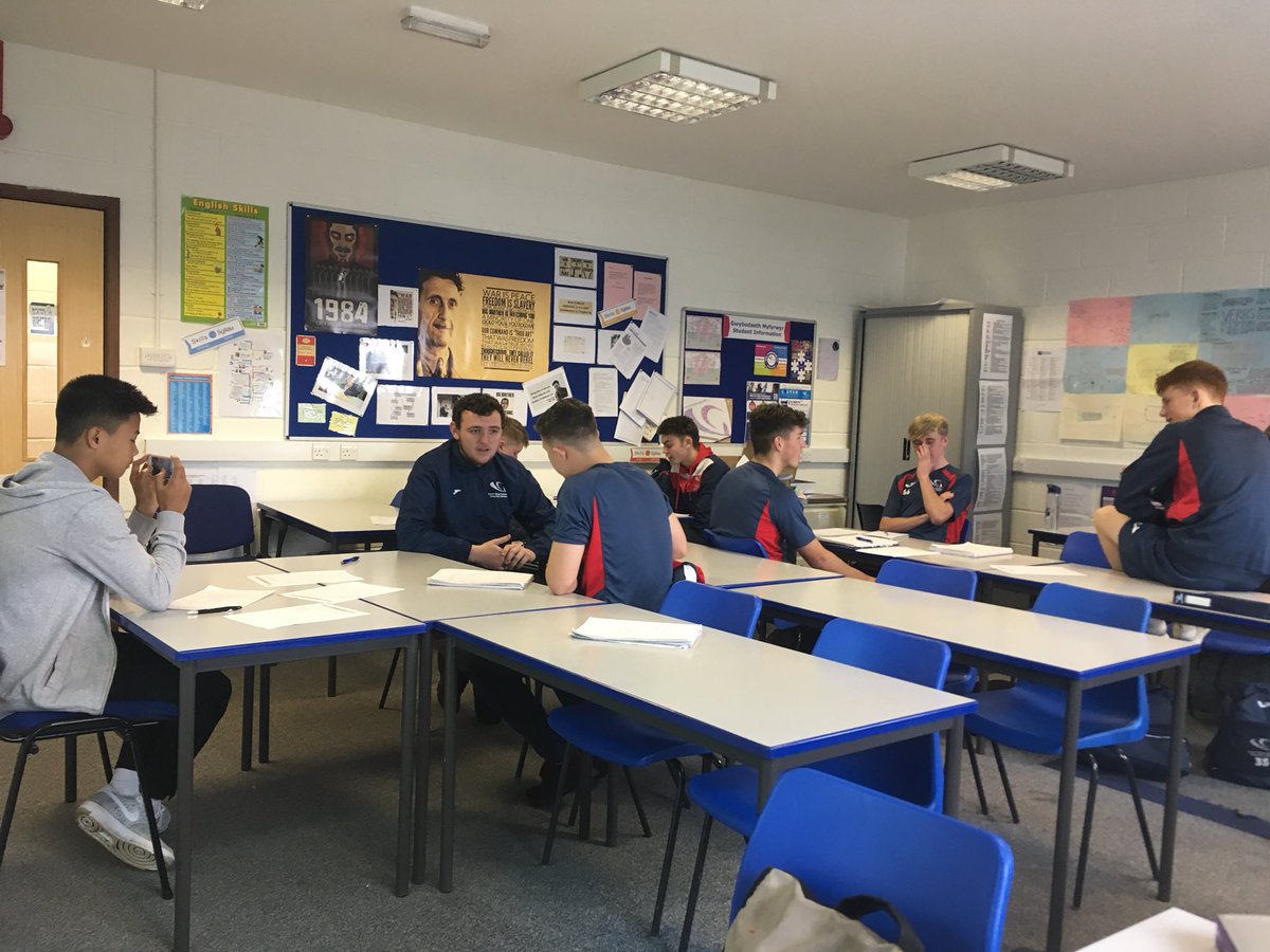 GCSFootball_'s tweet photo. Football Group Yr1 today working on interview preparations & skills #developingtheindividual #keyskills #literacy #employability #goodfun https://t.co/sv57JEPFBO
