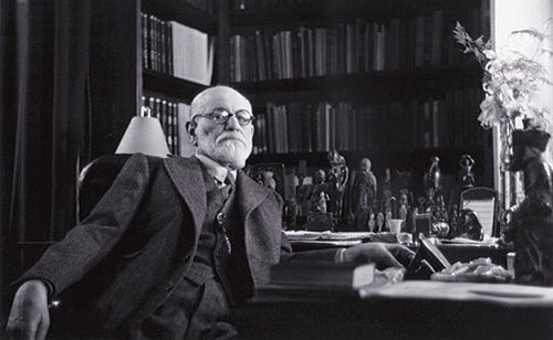muthispsikoloji's tweet photo. İfade edilmemiş duygular asla ölmez, sadece diri diri gömülür ve sonradan korkunç şekilde tezahür ederler.

Freud https://t.co/pnZusOGEh4