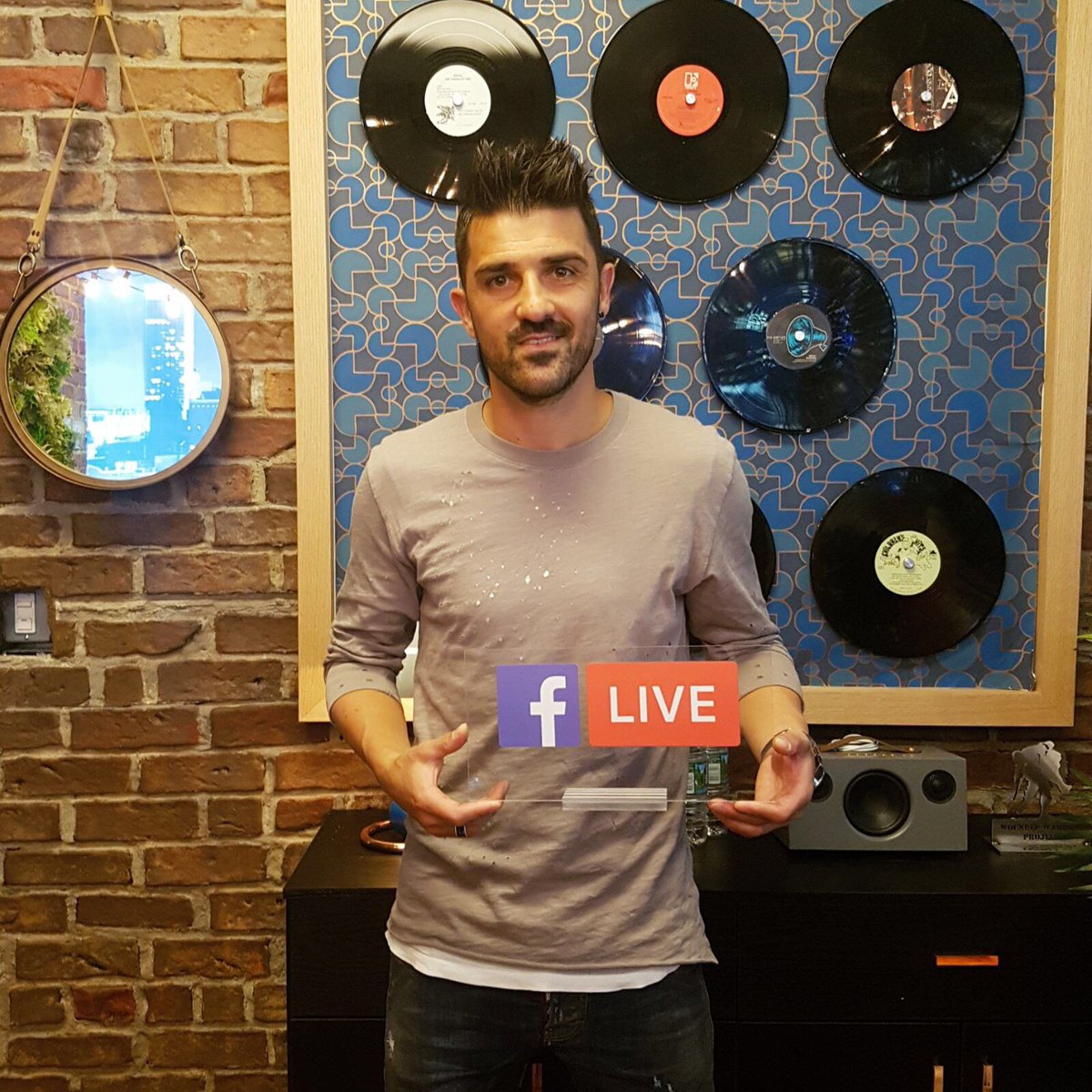 davidvillagame's tweet photo. We see you in 30minutes!
Facebook live in @Guaje7Villa profile!! @davidvillagame
You can't miss it!! https://t.co/RlZBJyIl4J