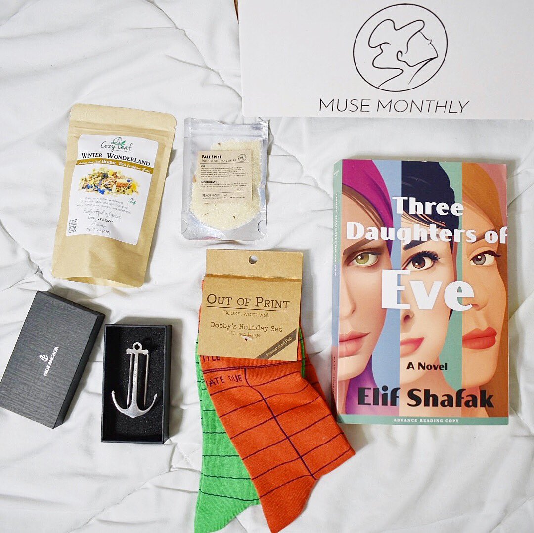 musemonthly's tweet photo. There are only 5 Limited Edition Holiday Boxes left! Now is the time to grab yours! https://t.co/nWT4IqV3LZ https://t.co/iwuEhahl0A