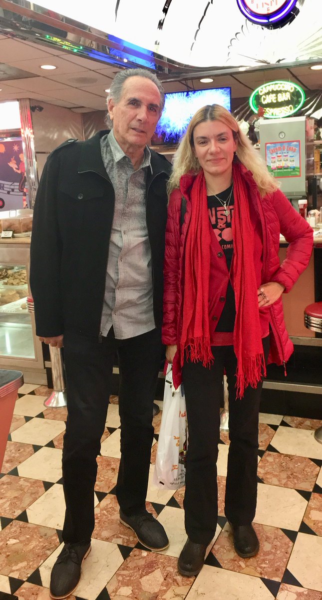 GenovevaRossi1's tweet photo. Hanging at a local #newjersey #diner with amazing actor #artiepasquale. Was amazing to hear acting tips and experiences from such a talented and professional actor. #sopranos #genovevarossi #acting #actors #actorslife #dramaticacting #horrorqueen #genoveva @MattsManagement https://t.co/80DbEDkUXB