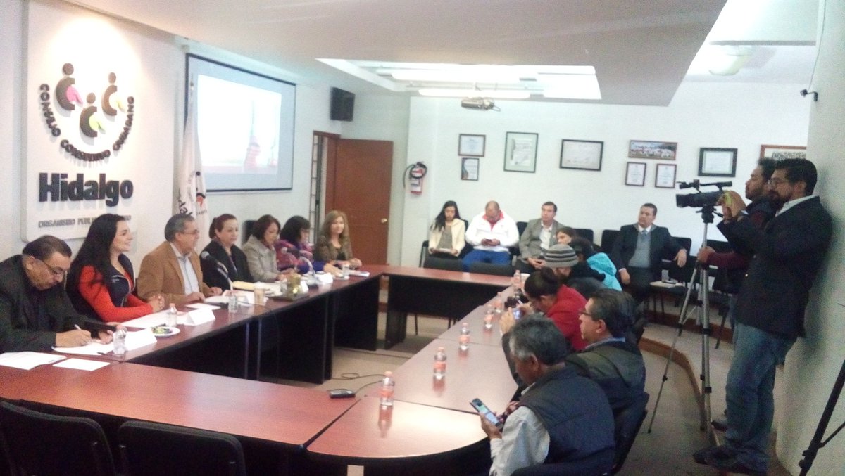Esteban_Angeles's tweet photo. #CCCEH @itaih_hidalgo y la A.C. En Familia Rompamos el Silencio, presentamos en conferencia de prensa la primera carrera 5k y caminata familiar vs la #Corrupción en beneficio de la A.C. En Familia Rompamos el Silencio https://t.co/LBlPRRcaJJ