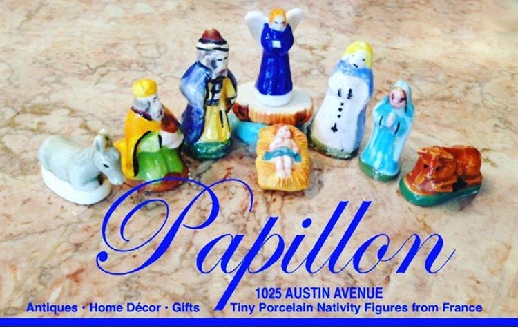 FirstFridayWaco's tweet photo. Now this is a must have for Christmas! It's perfect for a gift, or to keep for yourself, especially if you are like me and don't have much space for decorations! Stop by Papillon's for more amazing antiques this Friday! #firstfridaywaco https://t.co/48MDAPz338