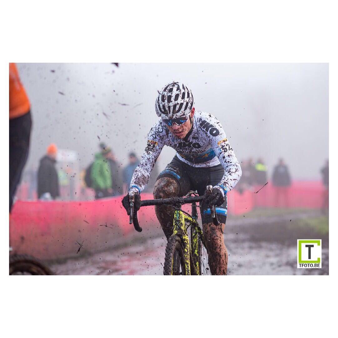 RouillerLoris's tweet photo. Never give up, that's what I keep in my mind after this weekend ✌️After a disappointing 4️⃣th place saturday in Zeven 🇩🇪 for the #UCICXWC, I took my revenge one day later in Hamme! 🏆💐

📸@Start_boxbe ➖@Lizzi_cyclist68 ➖ TFOTO https://t.co/Y4jiJpVLLY