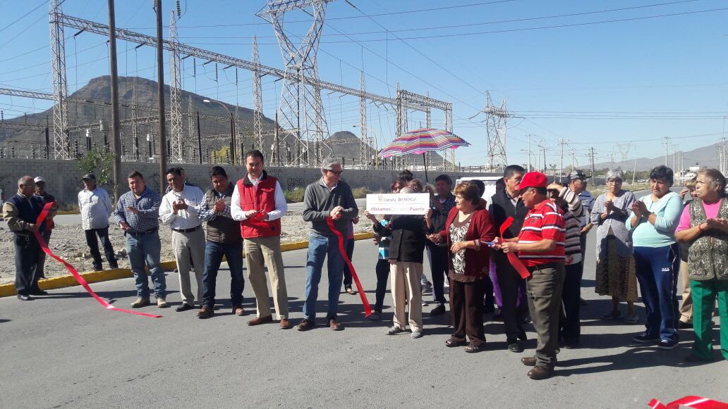 jaimebuenoz's tweet photo. Gran obra de pavimentación para las colonias Pueblo Insurgentes y Satélite Sur!! Felicidades @rubenmoreiravdz y gracias @CabelloGtz #CoahuilaElOrgulloDelNorte #107ObrasEnunDia https://t.co/sq835tt6OQ