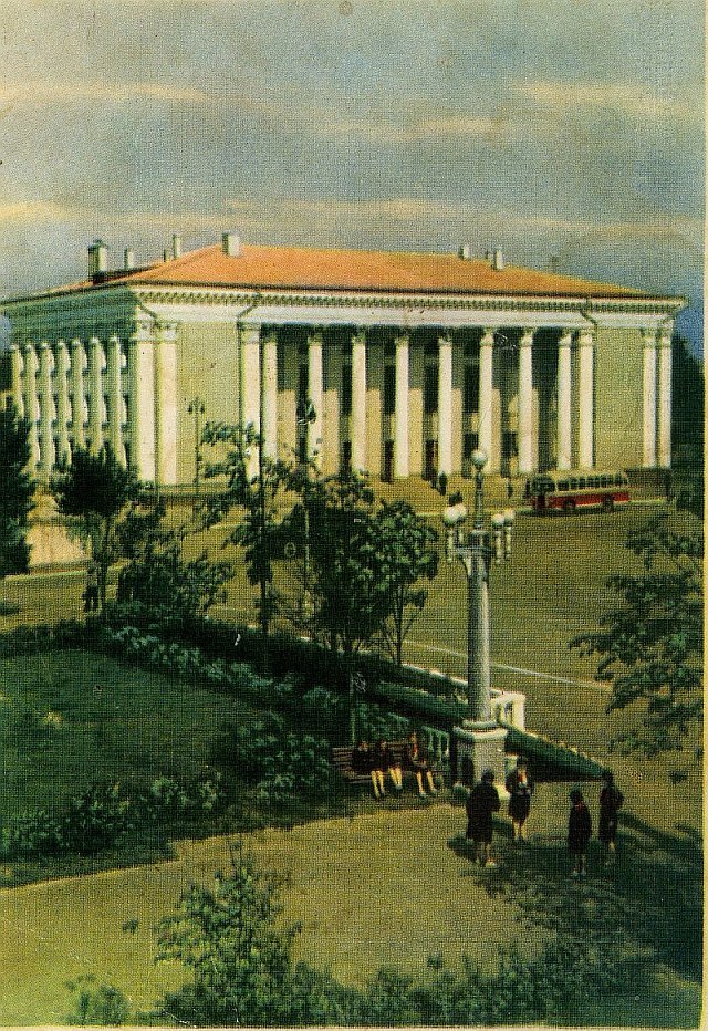 Grodno_24's tweet photo. Ретро фотографии Гродно, 1959 год
1. Улица Советская
2. Лестница любви
3. Дворец текстильщиков
4. Универмаг https://t.co/gvVxv9W8kM