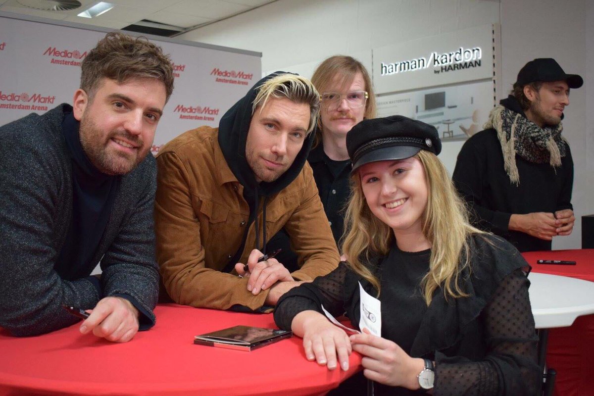 MediaMarktArenA's tweet photo. De foto's van de signeersessie van @kensingtonband staan op Facebook! Klik op deze link om ze te bekijken: https://t.co/Sua7mRVbY2 #kensington #mediamarkt #signeersessie #controllive https://t.co/zsjgVjJ0FZ
