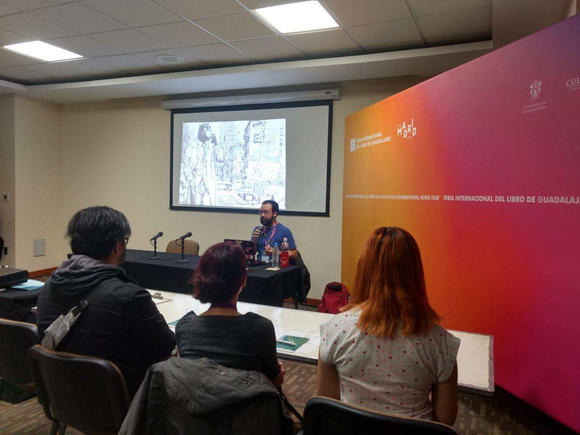 Traductores_OMT's tweet photo. Llegó el turno de Alfredo Villegas para impartir el taller de «Fundamentos de la traducción de cómics». #SJ2017 https://t.co/QJi5uZKkgr