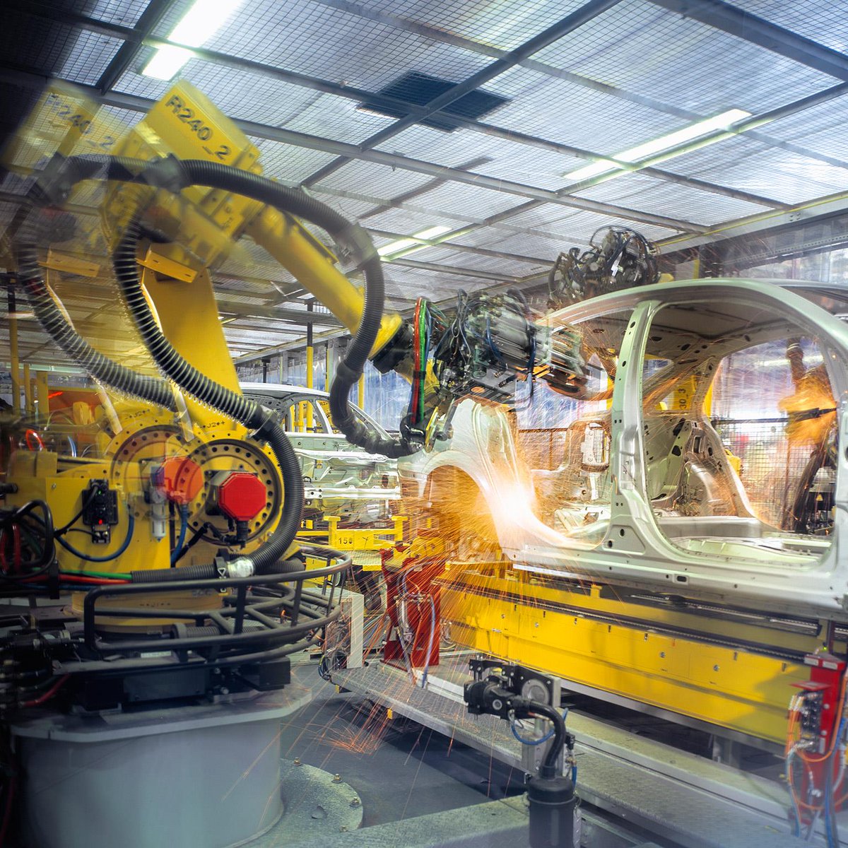 The potential of #digitalization in industry is massive for adding value to customers, but it’s still the people applying the technology who will create the additional value.
pbynd.co/b9at9