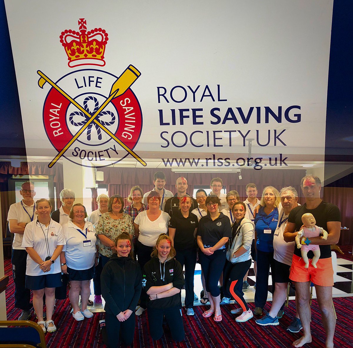 bfinlay0212's tweet photo. Great weekend with this team at the @RLSSUK #Nationals2017 #Lifesaving #championships #drySERC #OFFICIALS https://t.co/YxtLaPyCRZ