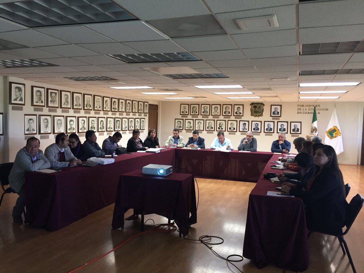jochoagalindo's tweet photo. En reunion de Entrega - Recepción con @CabelloGtz Secretario de @SEFIRCOAH y el Lic. José Luis Flores Méndez #CerramosFuerte #CoahuilaElOrgulloDelNorte https://t.co/OU6kVOtKtz