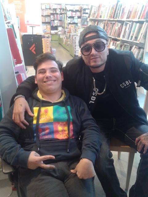 Non dobbiamo più sognare, ce l'abbiamo fatta! Throwback con mi hermano Cosimo en la casa! ❤Siamo diventati piú grossi e piú forti di quanto giá non lo fossimo! Ci vediamo appena sei in zona core mio! <a href="/THEREALGUE/">Guè</a>