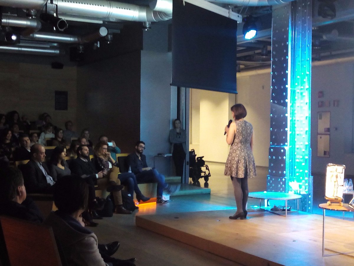 42MadridFTef's tweet photo. El último proyecto ganador es #HiBed , un módulo electrónico adaptable a una cama que permite monitorizar el estado del paciente a tiempo real https://t.co/xLHXDOR37f #DemoDayTB https://t.co/UFV792pVGB