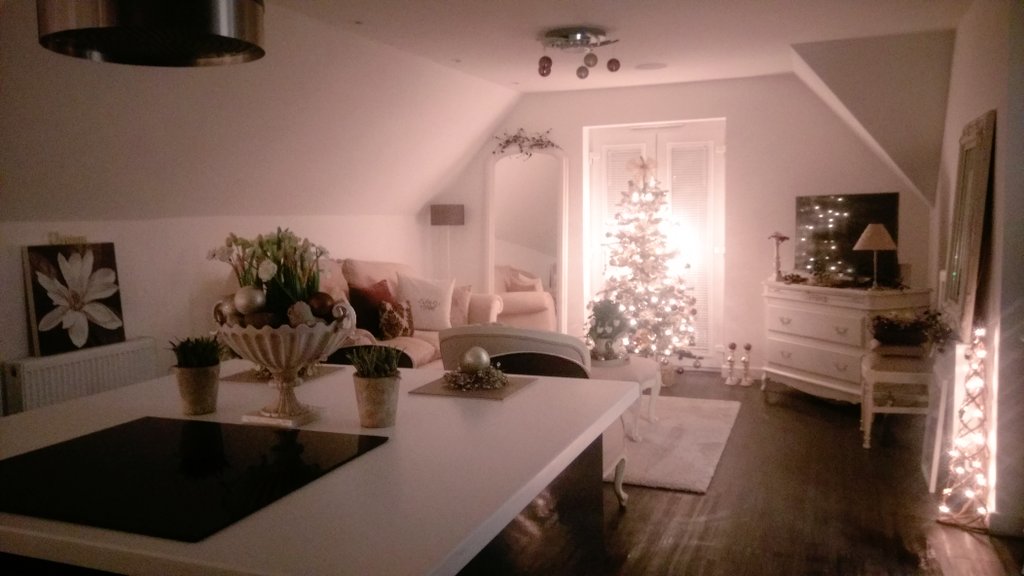 SillymumClare's tweet photo. We like apartment life 😊
#betweenhouses #loftliving 😌
#cosy 🤗 #cute 😙
#Christmas ⭐ https://t.co/TtcQVxq2sG