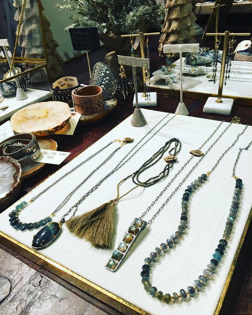 robindira's tweet photo. Slinky labradorite, moss aquamarine and blue tigers eye layers.....#robindiraunsworth #robindira_unsworth #robindiraunsworthjewelry #handmadejewelry #layeringnecklace #layering #jewelry #fashionjewelry #stacktothestars #labradorite #aquamarine #mixedmetal #boho #california #… https://t.co/xGy1TVF58E