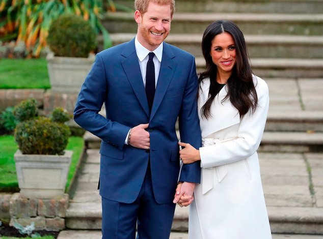 AccessCountry1's tweet photo. ⚡️👀See those sweet,romantic @hallmarkchannel Christmas movies can happen!  #APrincessForChristmas 👑
❤️It’s Official!❤️ Prince Harry &amp; American @Suits_USA actress @MeghanMarkle, are engaged! Latest photos- INCLDUING details on the💍 https://t.co/E8cZVy1lsv
#RoyalEngagement https://t.co/Bc2YripSW7