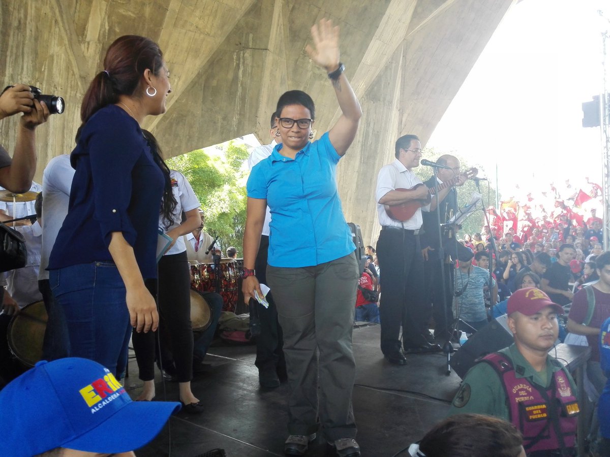PartidoPSUV's tweet photo. Érika Farías: Con organización y conciencia podemos resolver los problemas que aquejan a nuestro pueblo https://t.co/Z3PBPGHNom 
https://t.co/zspyVdKZeB
