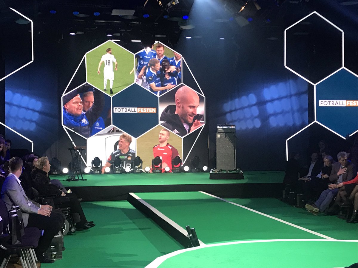 nff_info's tweet photo. Salen er i ferd med å bli fylt opp. En rekke priser skal deles ut. Fotballfesten ser du på TV Norge klokken 20.30! #fotballfesten https://t.co/wyrLOcbh5Z