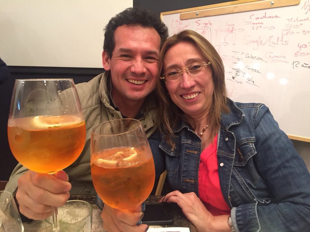 ELKINOSTOS's tweet photo. @josue_lozano @nicoreyes Jajajajajajja fue una invitación bacanisima !! https://t.co/kmDpUlDLkU