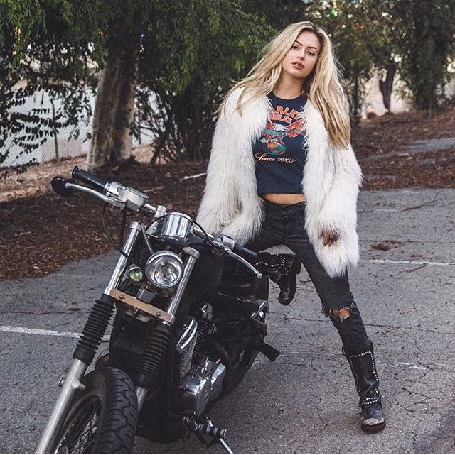 DIAMONDLEXXI's tweet photo. — on a steel horse I ride. ⚡️
#FamousVehicle https://t.co/0gmeizYJZW