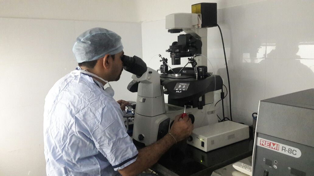 KeyaFertility's tweet photo. Keya Fertility's training wing Embryoedu International is carrying out live training on clinical embryology for gynecologist, microbiologist, students with knowledge of Life Science, Biotechnology, Zoology. For details log into www.ivftraining https://t.co/e7WJt3in7s @HFWOdisha https://t.co/nkUFCEct9W