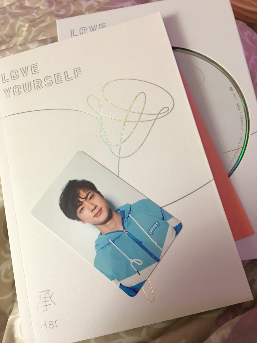 gangbangtan_ed's tweet photo. #BTS PHOTO CARD TRADE

Album/Goods: Love Yourself: Her
Trading: Jin (Ver. V)
Seeking: Anyone (Any version), JH or JK if possible. 
Location: New York
Worldwide Trading (Yes/No): No https://t.co/h2jh1QmJvs