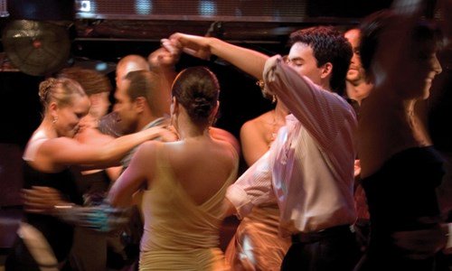 Got 2 left feet? Learn how to get your groove on with 2 private #dance lessons and 1 practice session at Arthur Murray Studios in #Cary. Bid on this auction item NOW: 
goo.gl/TMtDMB #datenight #ballroom
