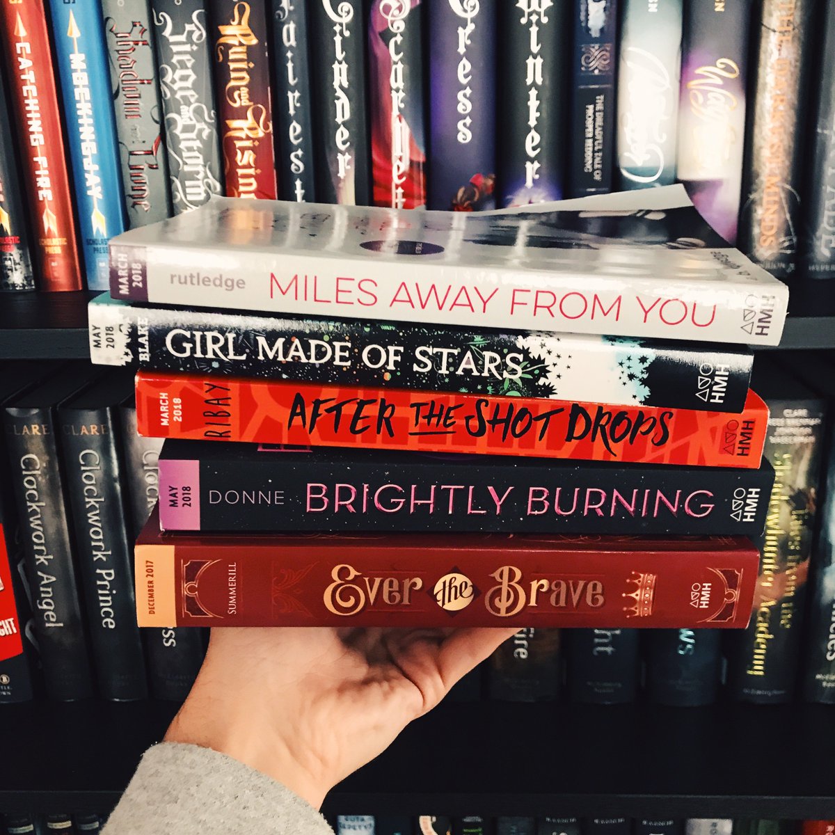 jessethereader's tweet photo. GIVEAWAY (US only!) 
to enter: 
1. follow me on twitter 
2. RT this post 
3. BAM YOU'VE ENTERED 💥 
4. giveaway ends 12/1 https://t.co/qnxuKBLjoR