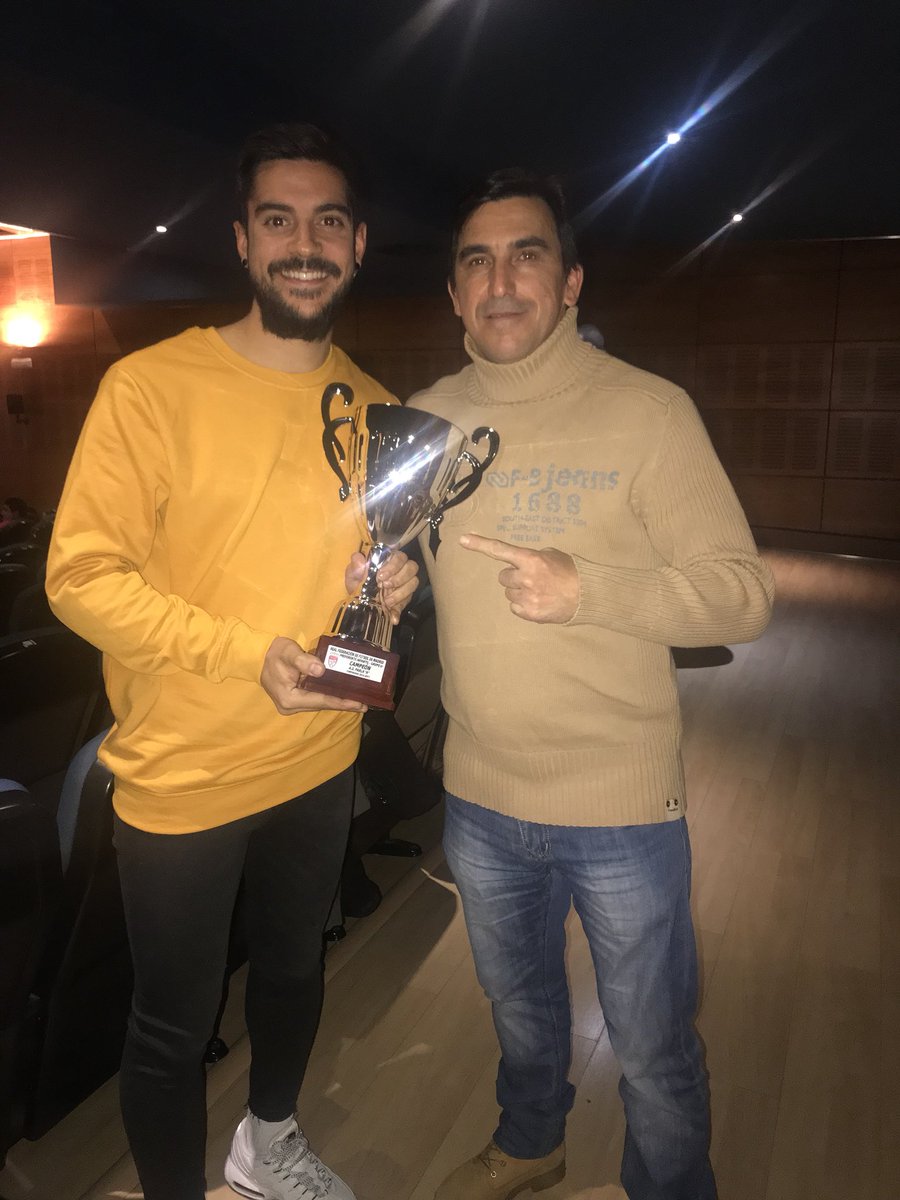 _rubenlopez16's tweet photo. @RFFM_oficial @adparla Bonita tarde, para recibir el premio material de una temporada perfecta, donde desde el día 1 aprendimos y remamos todos juntos. En la mejor compañía mi compañero de batalla, esa mitad, de experiencia y tranquilidad que aporta un plus y aconseja. #InfA16/17 https://t.co/b8L2aZlKpq