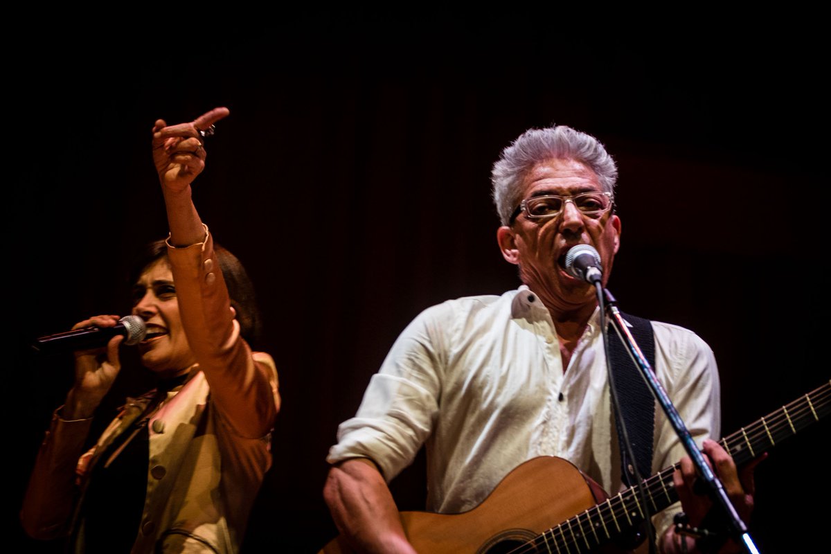 UsinadelArte's tweet photo. ¡Inolvidable noche en la #UsinaDelArte! Marcelo Moura, junto a Pablo Ruiz, Pipo Cipolatti, Cachorro López y Mariano Albergoli, hizo un recorrido por los grandes éxitos de Virus, repasó los hits de sus discos como solista y homenajeó a bandas populares de los ‘80. https://t.co/R0kl2XS95b