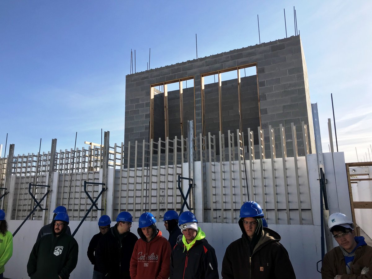 TFForming's tweet photo. Manseau Flats located in Green Bay, Wisconsin is continuing to move forward.  Energy Efficient and Disaster Resistance Apartment Building that should be ready for move-in Fall of 2018. #buildwithstrength #icf #tfsystem https://t.co/ATvZFjTtZH