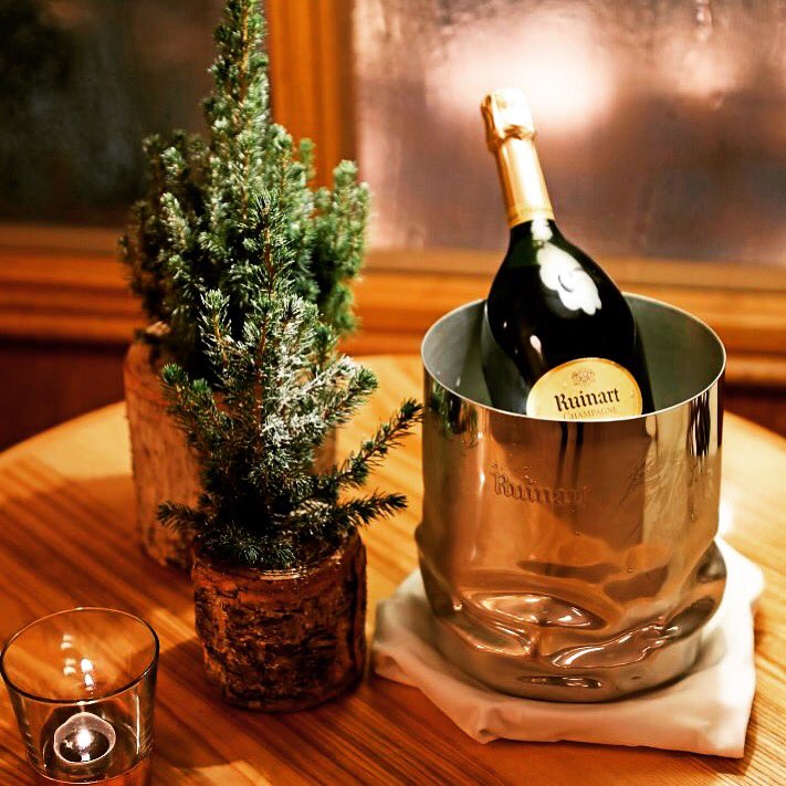 ofwealthandlife's tweet photo. Cold winter nights calls for @aquavitlondon Nordic Winter Garden with @mcqueensflowers ...and a glass of @ruinart champagne of course! https://t.co/7L5v1abKVA
#aquavit #wintergarden #nordicchristmas #festivespirit #ruinartchampagne #mcqueenflowers #champagne #owal #london https://t.co/rhS19cSfuM