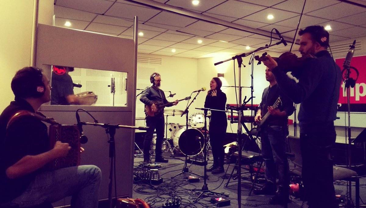 improbableluc's tweet photo. #Canzoniere #Live #SLJ2FIP @fipradio @EmilieMetzinger #FeelGoodMusic @BereniceRavache @MarcMaret @virginie_ertz https://t.co/sTAA9Bj1g0