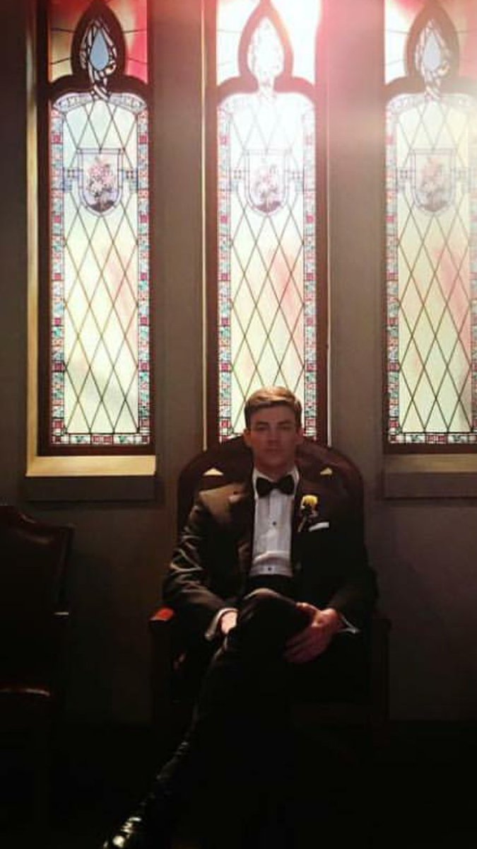 TrayBVmrsMorgan's tweet photo. When you realize your marrying a woman who bosses you around, doesnt trust or support you, has no career, shares your dad..
"I should have told Patty I was the flash or should have kissed Caitlin"
#Snowbarry #Snowallen #Spallen #BarryAllen https://t.co/LNR7iMhWvW
