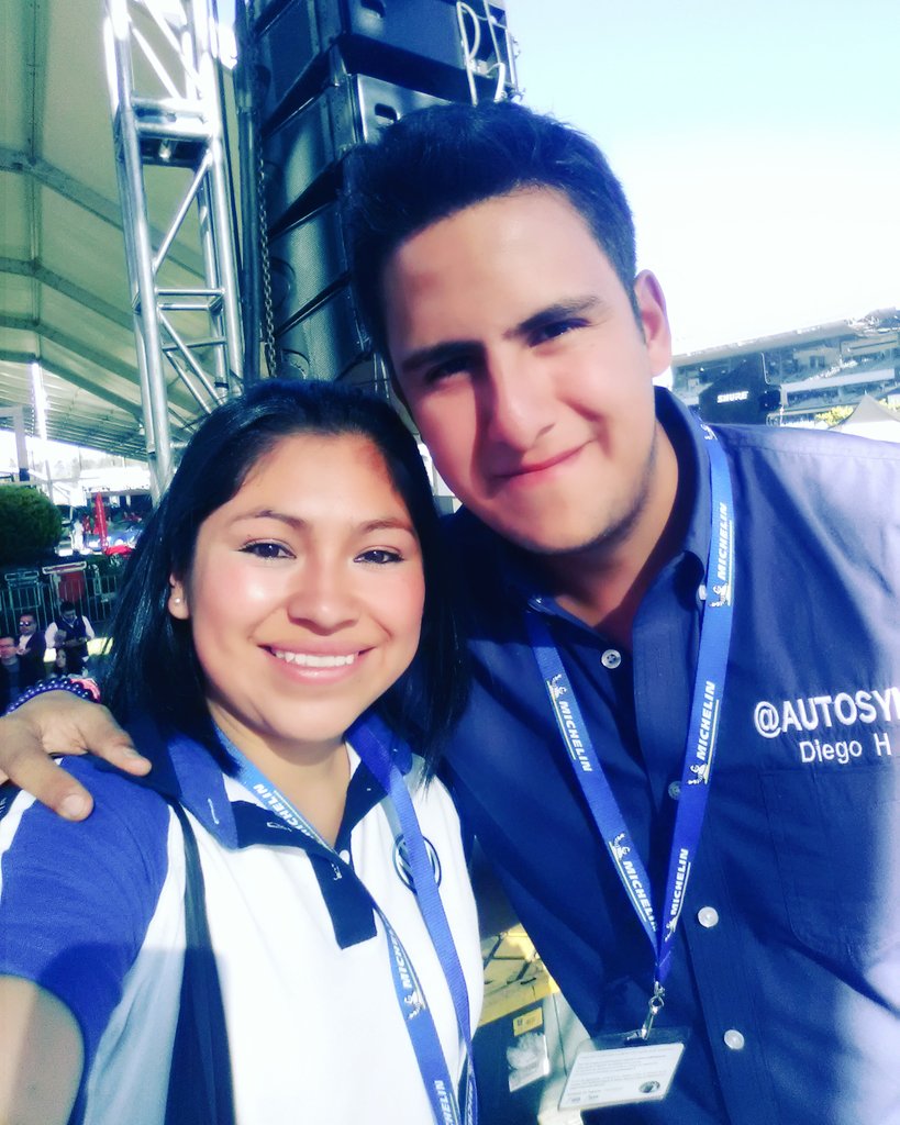 jazminmurillo14's tweet photo. @DiegoHS93 @edson1106 Gracias x la fotiito!!! Que diia más increíble juanto a @AutosyMas todo el equiipoo!! 😘😘😘😘 y tanto auto bello, los amo #CarShowMapfre #CarshowCDMX 😍😍😍 https://t.co/c0khtYRIis
