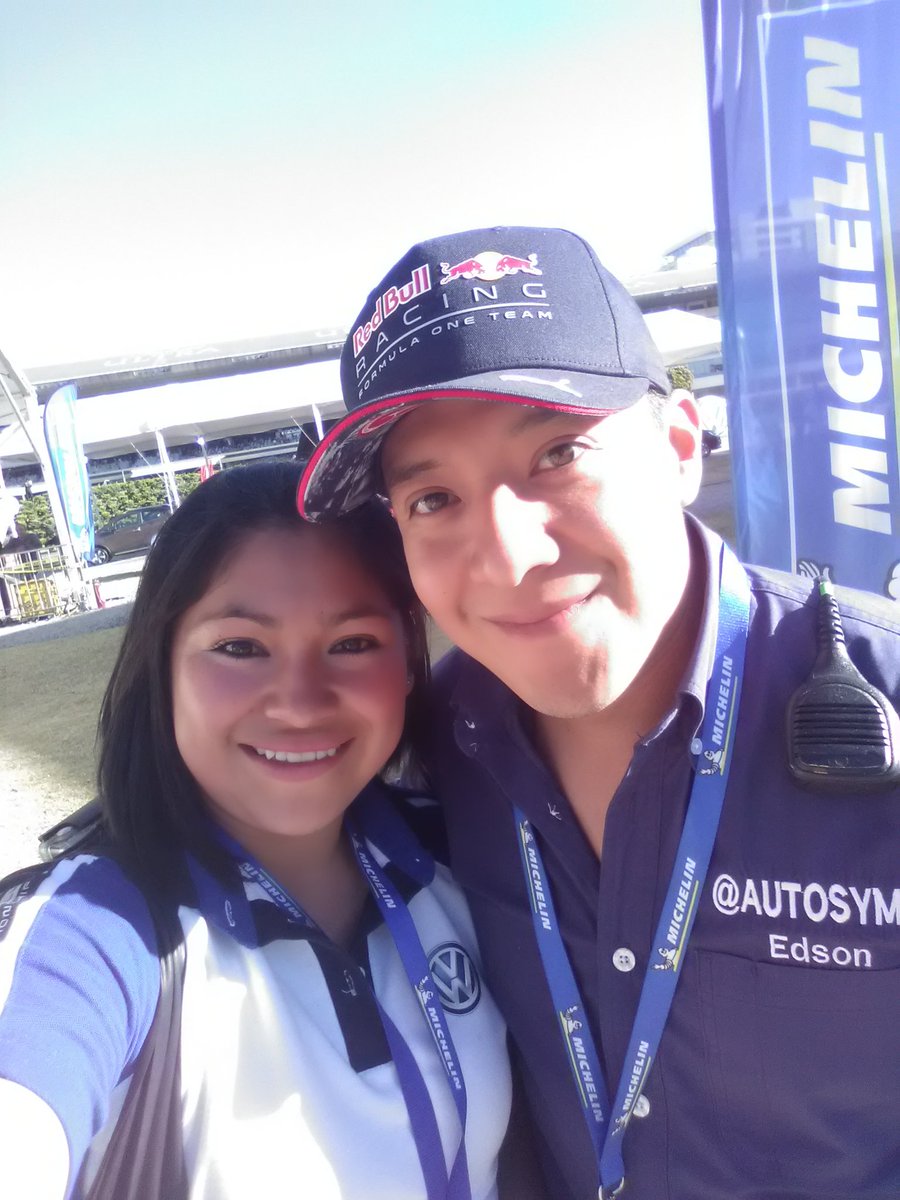 jazminmurillo14's tweet photo. @DiegoHS93 @edson1106 Gracias x la fotiito!!! Que diia más increíble juanto a @AutosyMas todo el equiipoo!! 😘😘😘😘 y tanto auto bello, los amo #CarShowMapfre #CarshowCDMX 😍😍😍 https://t.co/c0khtYRIis