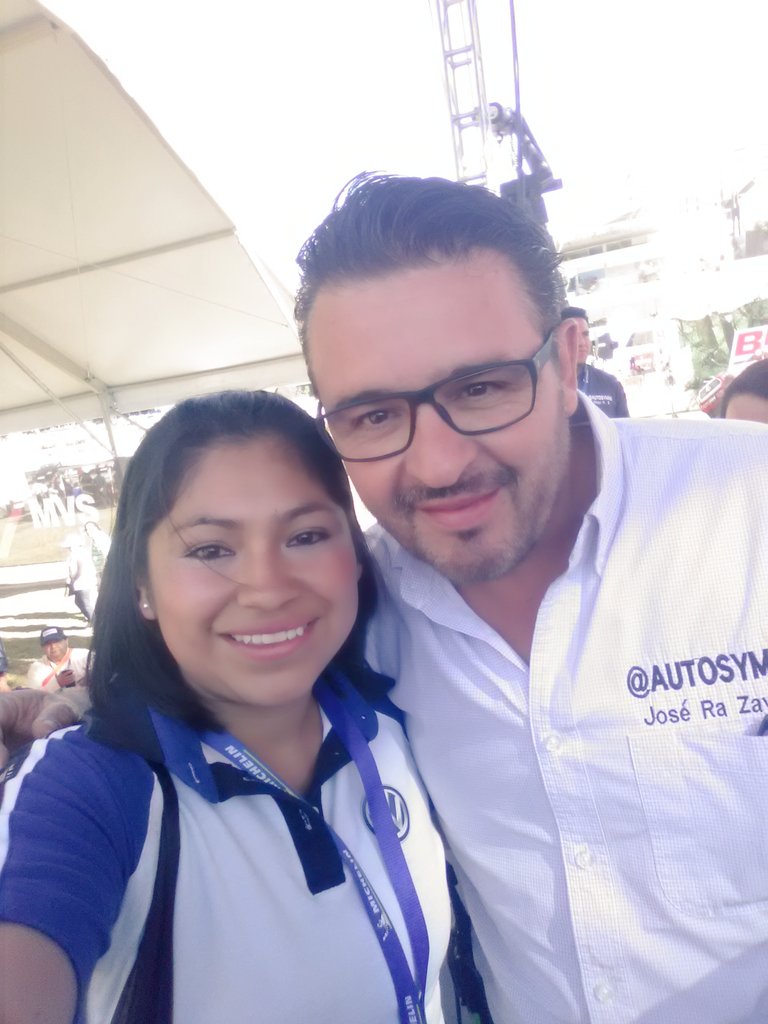 jazminmurillo14's tweet photo. @DiegoHS93 @edson1106 Gracias x la fotiito!!! Que diia más increíble juanto a @AutosyMas todo el equiipoo!! 😘😘😘😘 y tanto auto bello, los amo #CarShowMapfre #CarshowCDMX 😍😍😍 https://t.co/c0khtYRIis