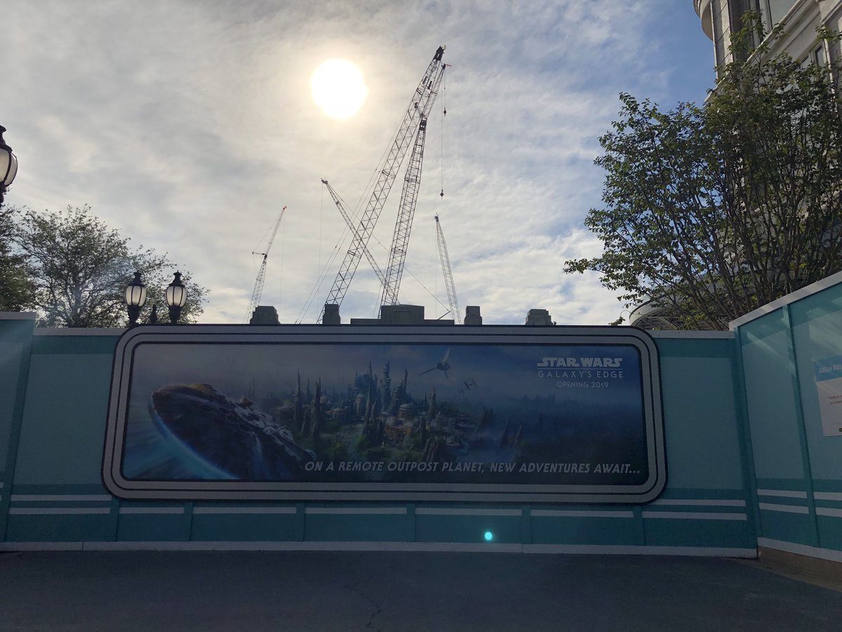 JohnMarecek's tweet photo. About to get in line for the newest Hollywood Studios attraction, Attack of the Cranes #wdw #StarWars https://t.co/Wein4IC4Xx