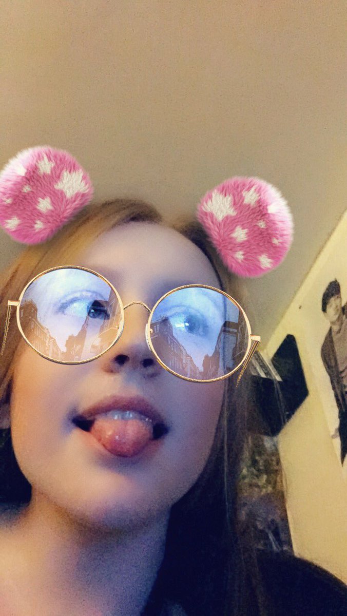 CUDDLYPRlNCESS's tweet photo. i look 10 but yo https://t.co/SYQGm4VlLF