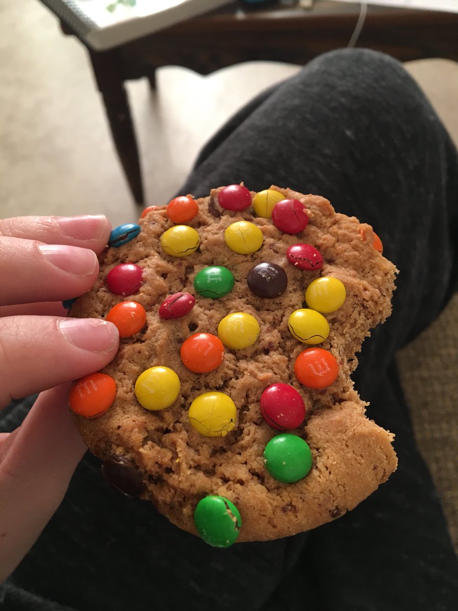 McIntyreKalista's tweet photo. #perfectcookie #somanym&ms 😍😂 https://t.co/0h38tYdRy9