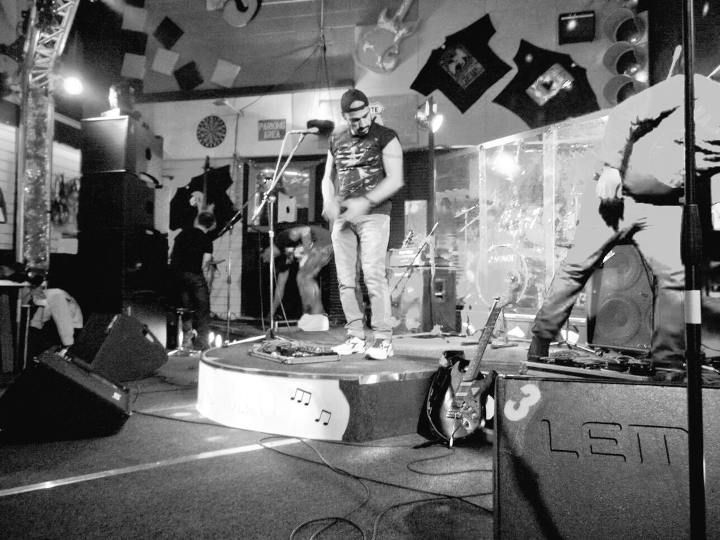 JoelSepelJOELSE's tweet photo. #smu #SMUCasarile #crumblenot #crumblenotlive #powerband #joelse #JOELSEPEL #JoelSepel #Performer #ToPlayLive #joelesepel #Cantador #JOELESEPEL #JoelSe #SMULive#ROCKEROS #SongWriters #MUSICOS #musicistirock #crumblenotonstage #hybridvoice #bestsinger #Composers #FrontMan #bigones https://t.co/uNHazN3OAw